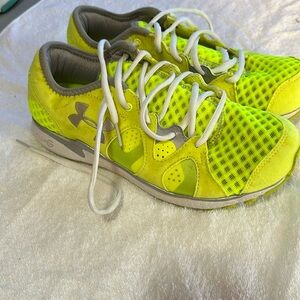 Under Armour foam cushioned sneakers. Size 8.5.